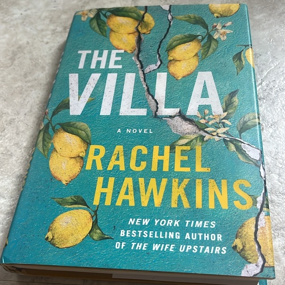 The Villa. A novel by Rachel Hawkins. Hardcover. - Picture 5 of 8